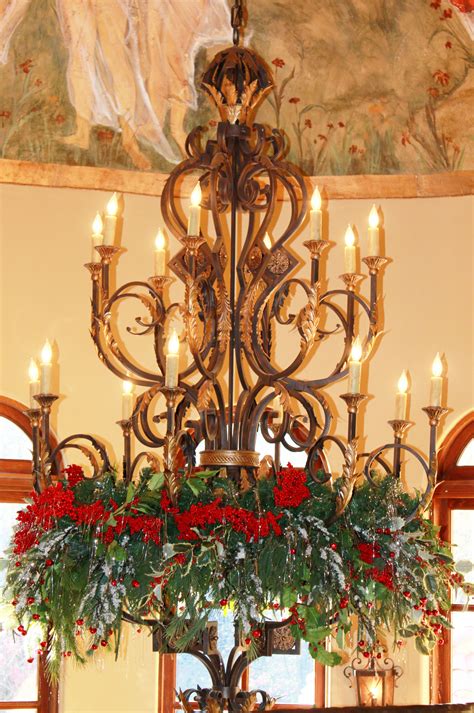 10 Decorating A Chandelier For Christmas Decoomo