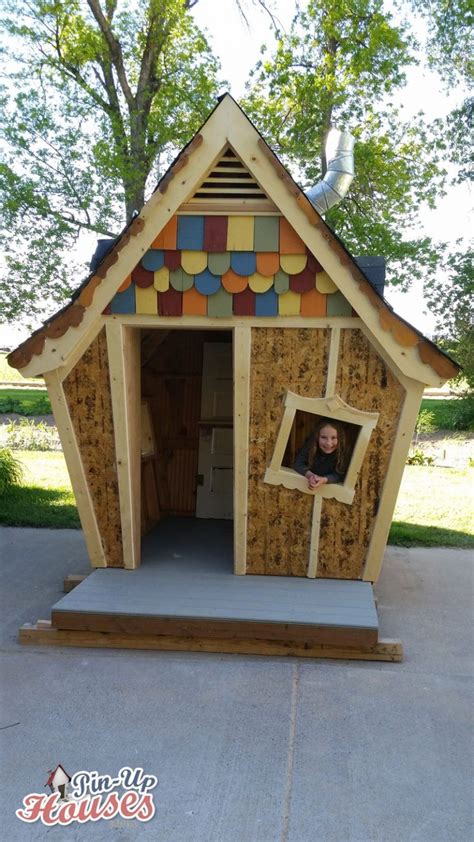 Crooked Kids Playhouse For A Fundraiser Diy Plans For Low Cost