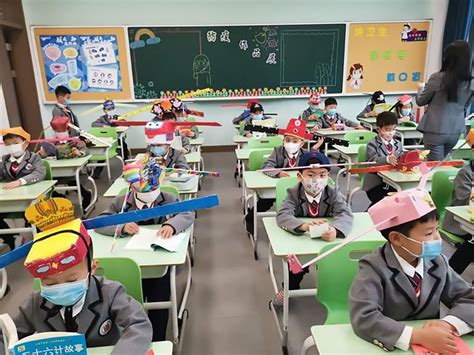 It was first identified in december 2019 in wuhan,. Crianças chinesas: chapéus para evitar propagação do ...