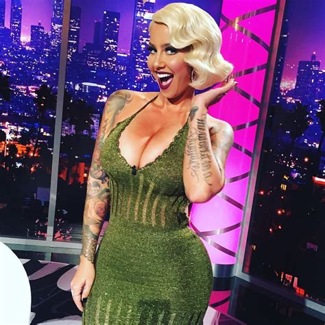 Amber Rose With A Shaved Head Or The Marilyn Monroe Wig