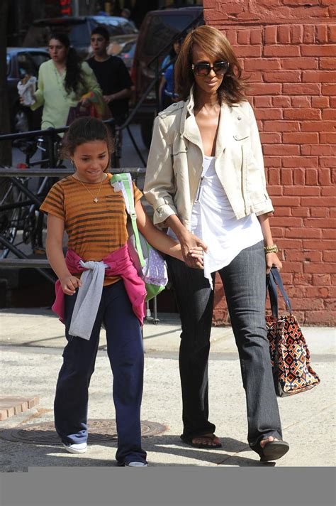 Alexandria bowie) was born on august 15, 2000 (via cheatsheet). David Bowie's 15-year-old daughter Lexi has estates ...