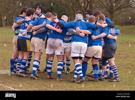 Haslemere rugby players huddle together for a team building talk Stock Photo: 54176933 - Alamy