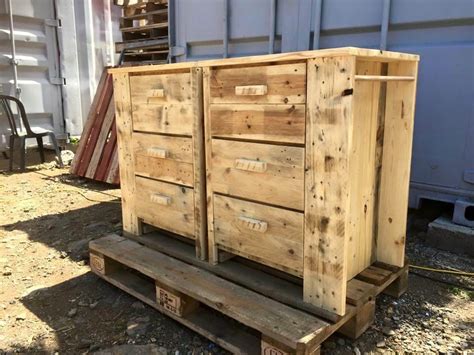 A man can't stop loving the nature as it is natural for all human so for all the nature lovers, presenting here the smartest ever pallet wood crafts, the precious diy pallet. Multipurpose Pallet Chest of Drawers | Pallet Furniture DIY