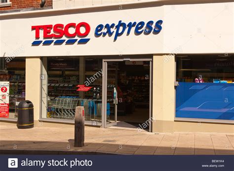 Tesco Express Supermarket Banque De Photographies Et Dimages à Haute