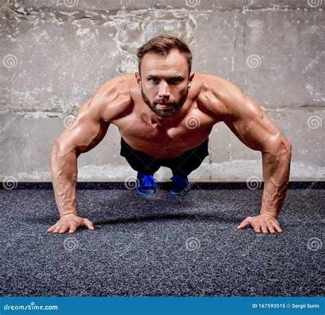 Muscular Man Doing Push Ups Off The Floor Stock Image Image Of Power