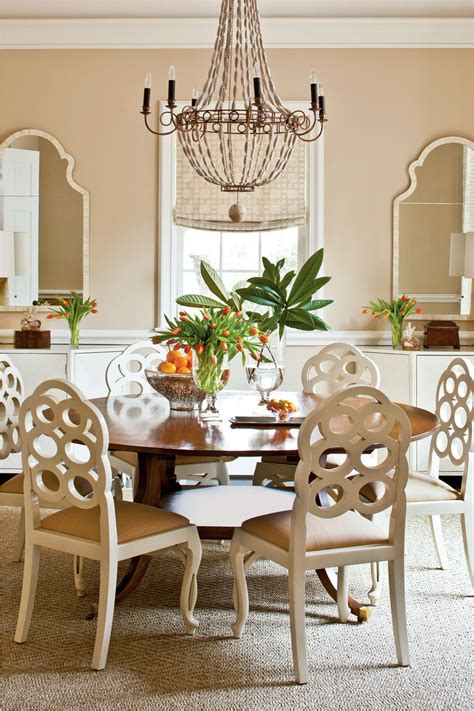 Round and square tables go best with a square or nearly square dining space. What Size Rug Should Go Under A 60 Inch Round Table ...