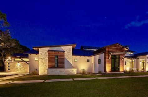 Jul 01, 2021 · most architects take direction primarily from their clients, but for one property on 200 acres of land in the texas hill country, jobe corral architects founders ada corral and camille jobe took. Texas Hill Country Contemporary | Custom Home Magazine