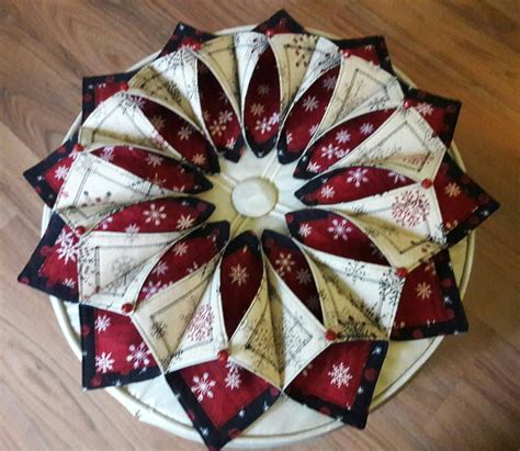 Fold N Stitch Wreath Holiday Table Topper Fabric Origami Christmas
