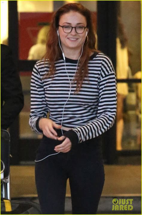 Sophie Turner Returns To Red Locks While Out In La Photo 3926854