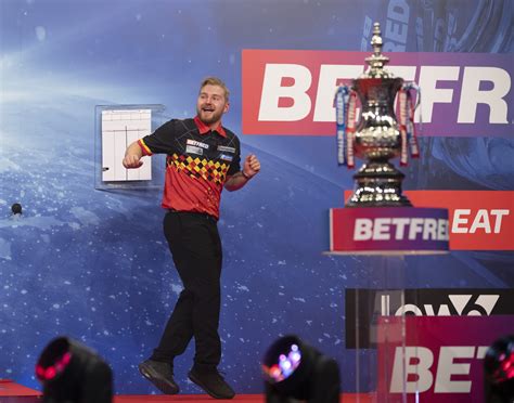 2013 gewann dimitri van den bergh die british teenage open, indem er billy longshaw 3:0 im finale schlug. Dimitri van den Bergh wins 2020 Betfred World Matchplay | PDC