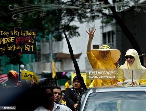 nurul izzah anwar daughter of malaysian opposition leader anwar ibrahim photos and premium high