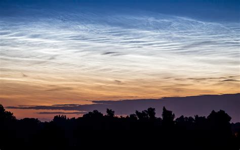 How to photograph noctilucent clouds - Rayann Elzein Photography