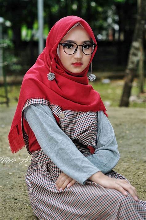 Pin By Mardiana On Hijab And Glasses Mode Wanita Wanita Gadis Berjilbab