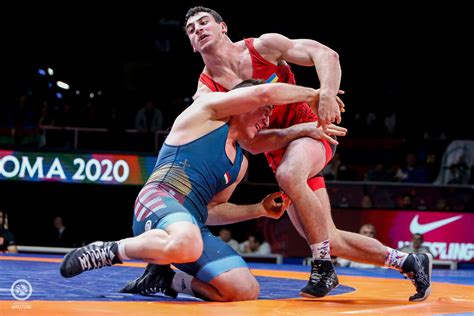 Rendelj online egyszerűen a bookline online könyvesboltból! Nazaryan Caps off Senior Debut with European Gold | United ...