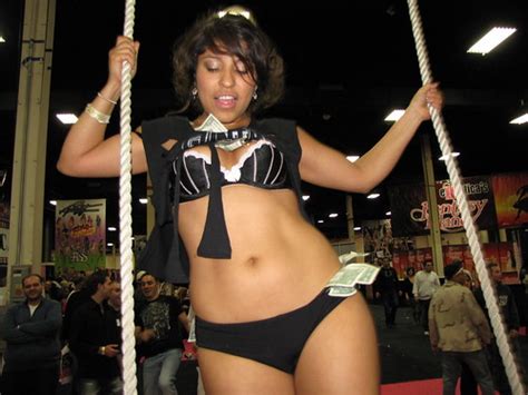 laurie vargas exxxotica 2009 laurie vargas one of my fa… flickr