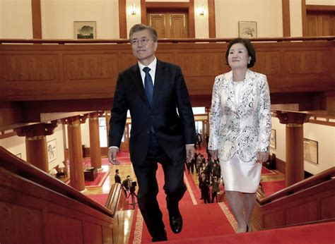 Moon Jae In Of South Korea And China Move To Soothe Tensions The New York Times