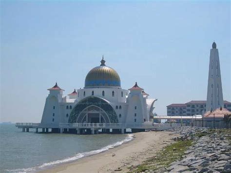 Melaka terkenal sebagai negeri bandar (kota) teknologi hijau, dinobatkan sebagai world heritage (kota warisan dunia) oleh unesco pada tahun 2008. Senarai tempat menarik di Melaka | Percutian Bajet