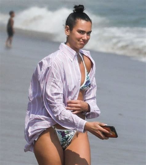Dua Lipa Walks Around The Beach In A Bikini Porn Pictures Xxx Photos Sex Images 3666064 Pictoa