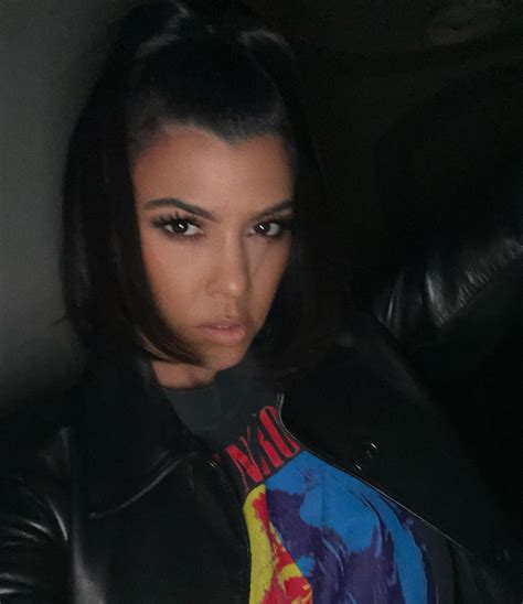 kourtney kardashian deletes picture after photoshop accusations