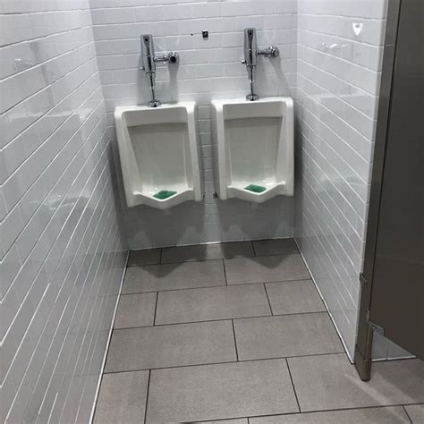 Tf 2 Urinals In A Stall Rmildlyinfuriating