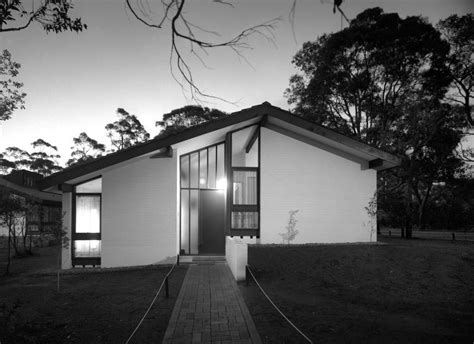 Williamson's detailed refection of the av jennings house is testament to how this new typology in melbourne housing framed a controlled interior defined by a. Split Level Mark 2 designed by Ken Woolley and Michael ...