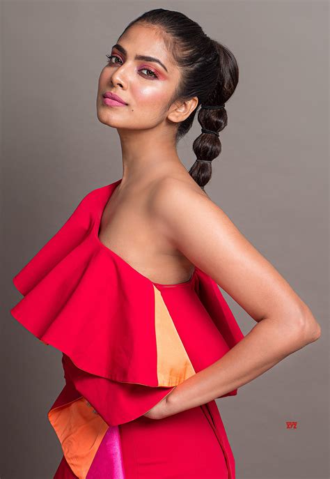 Actress Malavika Mohanan Looks Red Hot In Her Latest Hd Stills Social News Xyz