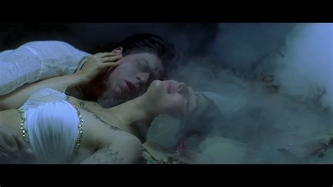 Kareena Kapoor Milky Wet Body Deep Navel Boobs Armpit Ass Show Hottest