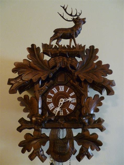 Vintage Large Black Forest Hunters Cuckoo Clock 8 Day