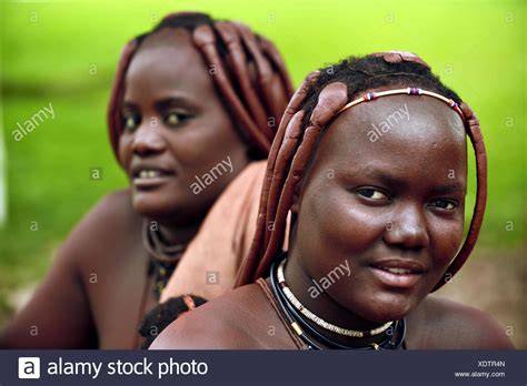 Porträt Von Zwei Unverheiratet Mädchen Der Stamm Der Himba In Namibia Stockfotografie Alamy