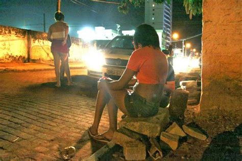 A Minuscula Prostitui O A Beira Da Estrada Em Jaguariaiva Com Menor