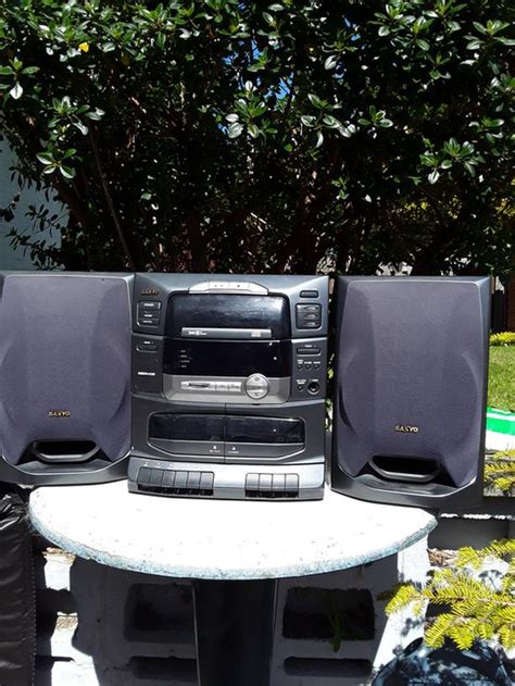 Sanyo Compact 3 Way Stereo System With Speakers