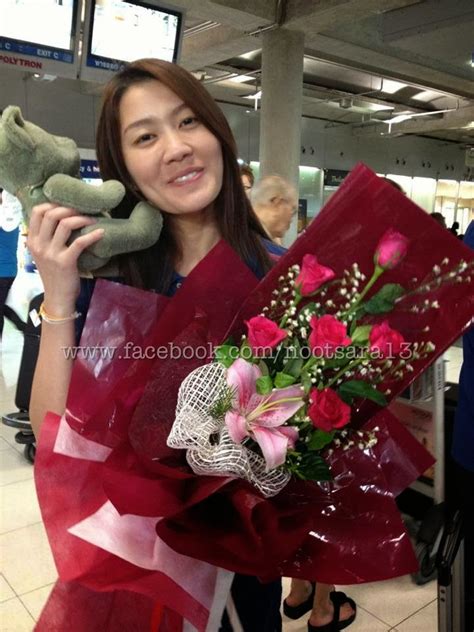นุศรา เป็นบุตรสาวคนที่ 2 ของ นายฉลวย และนางประนอม ต้อมคำ ชาวจังหวัดราชบุรี ตอนเรียนชั้นประถม เธอมี นิตยา พี่สาวที่เล่น. Bee-Jungle: ประวัติ นุศรา ต้อมคำ (พี่ซาร่าของเรา)