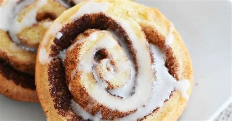 Entdecke rezepte, einrichtungsideen, stilinterpretationen und andere ideen zum ausprobieren. Cinnamon Rolls With Cream Cheese Icing Without Powdered ...