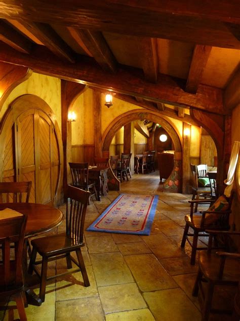 Hobbiton Maison De Hobbit Intérieur Maison Hobbit Maison Hobbit