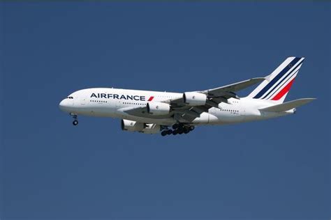 Aérien En Plein Vol Un Airbus A380 Dair France Perd Un Réacteur Au