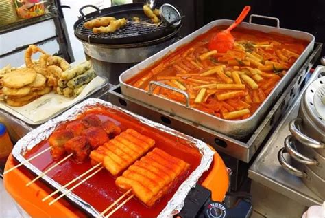 From the moment you step into any busy place in seoul, it's impossible to not notice these bright red rice cakes smoldering away like hot lava. 11 delicious street food in South Korea - A Traveller's ...