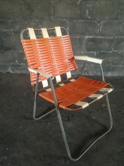 This vintage metal lawn chairs constitutes a perfect addition for one's outdoors. Retro Folding Garden Chair - ArtappelArtappel