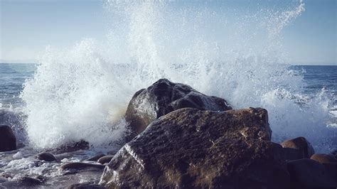 Hd Wallpaper Wave Crashing On Stone Black Blue Ocean Rocks Sea