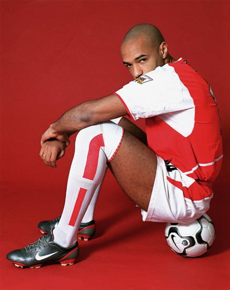 Thierry Henry By Stuart Macfarlane Arsenal Football Club Football Poses