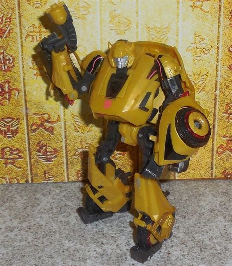 Transformers Generations Cybertronian Bumblebee Complete Foc Wfc Figure