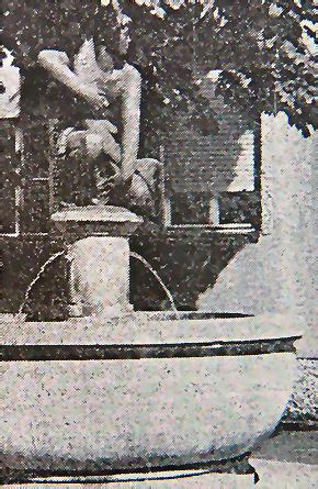 Wir weisen auf die maskenpflicht im haus und während des unterrichts hin. Der Fischerknaben-Brunnen