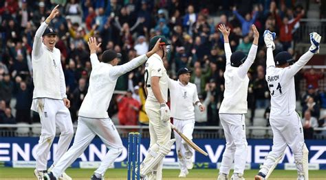 Ashes England Trescothick Bemoan Umpires ‘light Decision Cricket