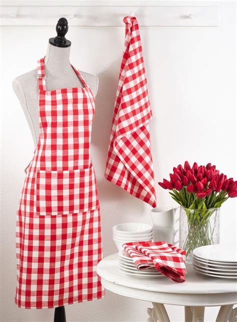 Gingham apron and kitchen towel in red | Gingham check, Gingham ...