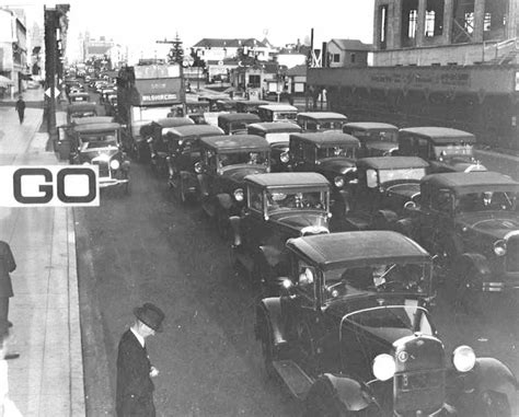 A Traffic Jam At The Intersection Of Wilshire Blvd And Western Ave Los