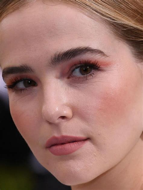 close up of zoey deutch at the 2017 met gala celebrity makeup looks hooded eye makeup urban