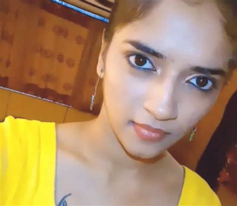 Filmee Club Leaked Controversial Selfies Of Tamil Actress Vasundhara Kashyap