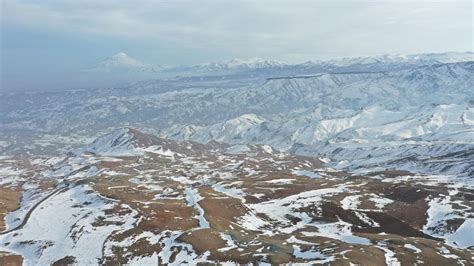 Ağrı Dağı ve Aras Dağları nda kar kütleri erimeye başladı TRT Haber