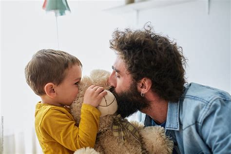 Dad And Son Kissing Teddy Bear Del Colaborador De Stocksy Guille Faingold Stocksy