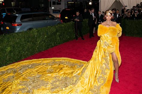 Guo Peis Yellow Queen Gown Worn By Rihanna At New Yorks Met Gala In Sky Cinema The Glam Pad