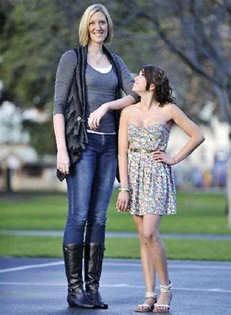 Tracey Cm Vs Jasmine Cm Tall Women Tall People Tall Girl